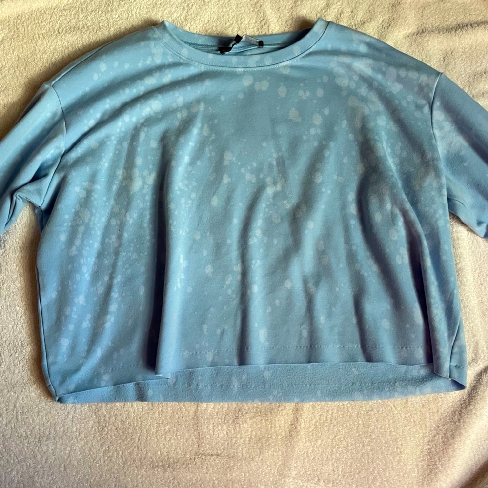 Comfortable Kendall + Kylie sweater! Never worn.